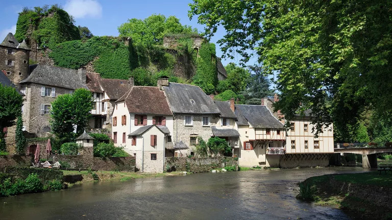 A picturesque view over the Dordogne river in France.
