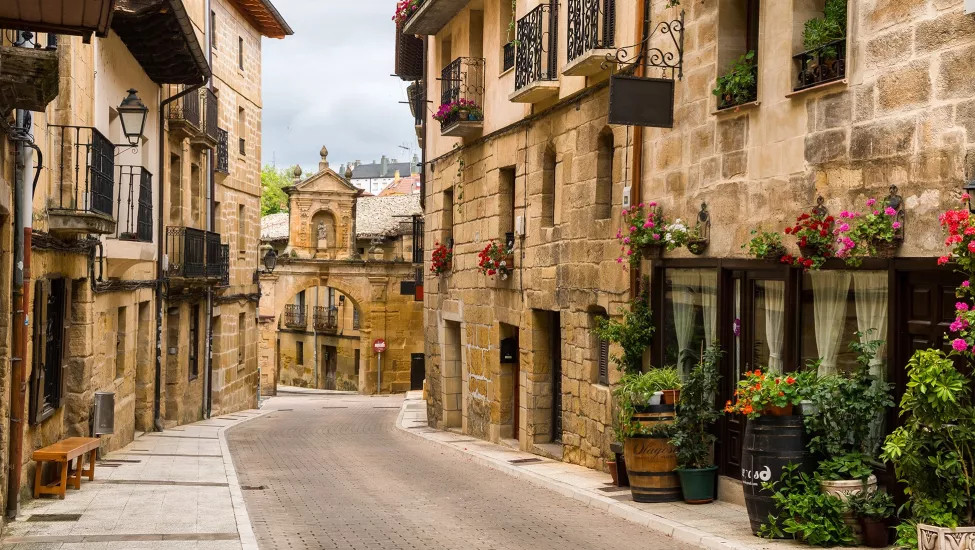 A view of the medieval streets of Laguardia.